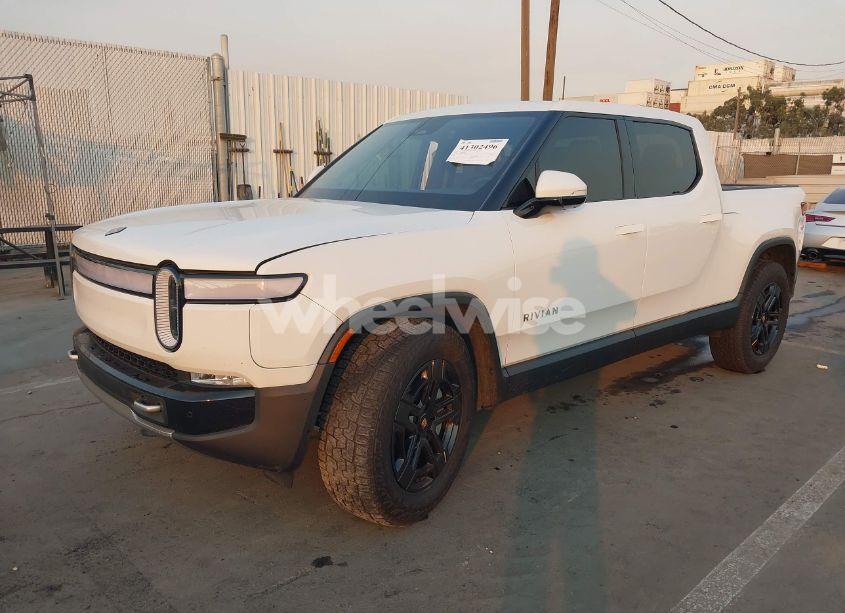 Photo 2 of 2024 Rivian R1t ADVENTURE/ADVENTURE DUAL MOTOR LARGE PACK/ADVENTURE DUAL MOTOR PERF LARGE PACK (VIN 7FCTGBAA8RN034385)