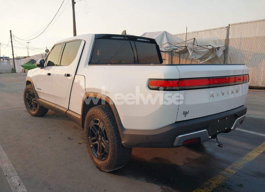 Photo 3 of 2024 Rivian R1t ADVENTURE/ADVENTURE DUAL MOTOR LARGE PACK/ADVENTURE DUAL MOTOR PERF LARGE PACK (VIN 7FCTGBAA8RN034385)
