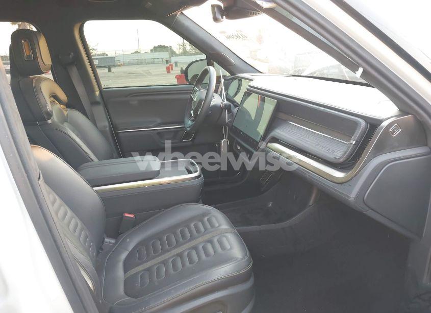 Photo 5 of 2024 Rivian R1t ADVENTURE/ADVENTURE DUAL MOTOR LARGE PACK/ADVENTURE DUAL MOTOR PERF LARGE PACK (VIN 7FCTGBAA8RN034385)