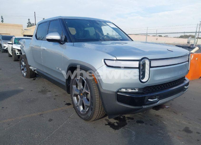 2024 Rivian R1t ADVENTURE DUAL MOTOR LARGE PACK/ADVENTURE DUAL MOTOR PERF LARGE PACK (VIN 7FCTGBAAXRN032590) main photo