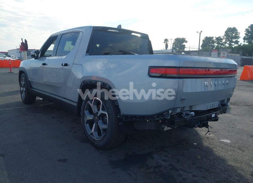 Photo 3 of 2024 Rivian R1t ADVENTURE DUAL MOTOR LARGE PACK/ADVENTURE DUAL MOTOR PERF LARGE PACK (VIN 7FCTGBAAXRN032590)