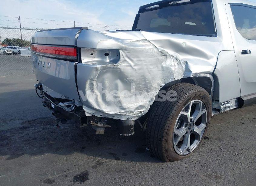 Photo 6 of 2024 Rivian R1t ADVENTURE DUAL MOTOR LARGE PACK/ADVENTURE DUAL MOTOR PERF LARGE PACK (VIN 7FCTGBAAXRN032590)