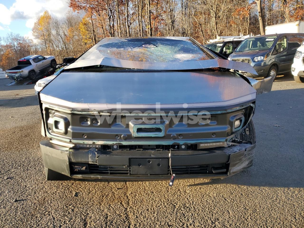 Photo 5 of 2025 TESLA CYBERTRUCK (VIN 7G2CEHED0SA079712)