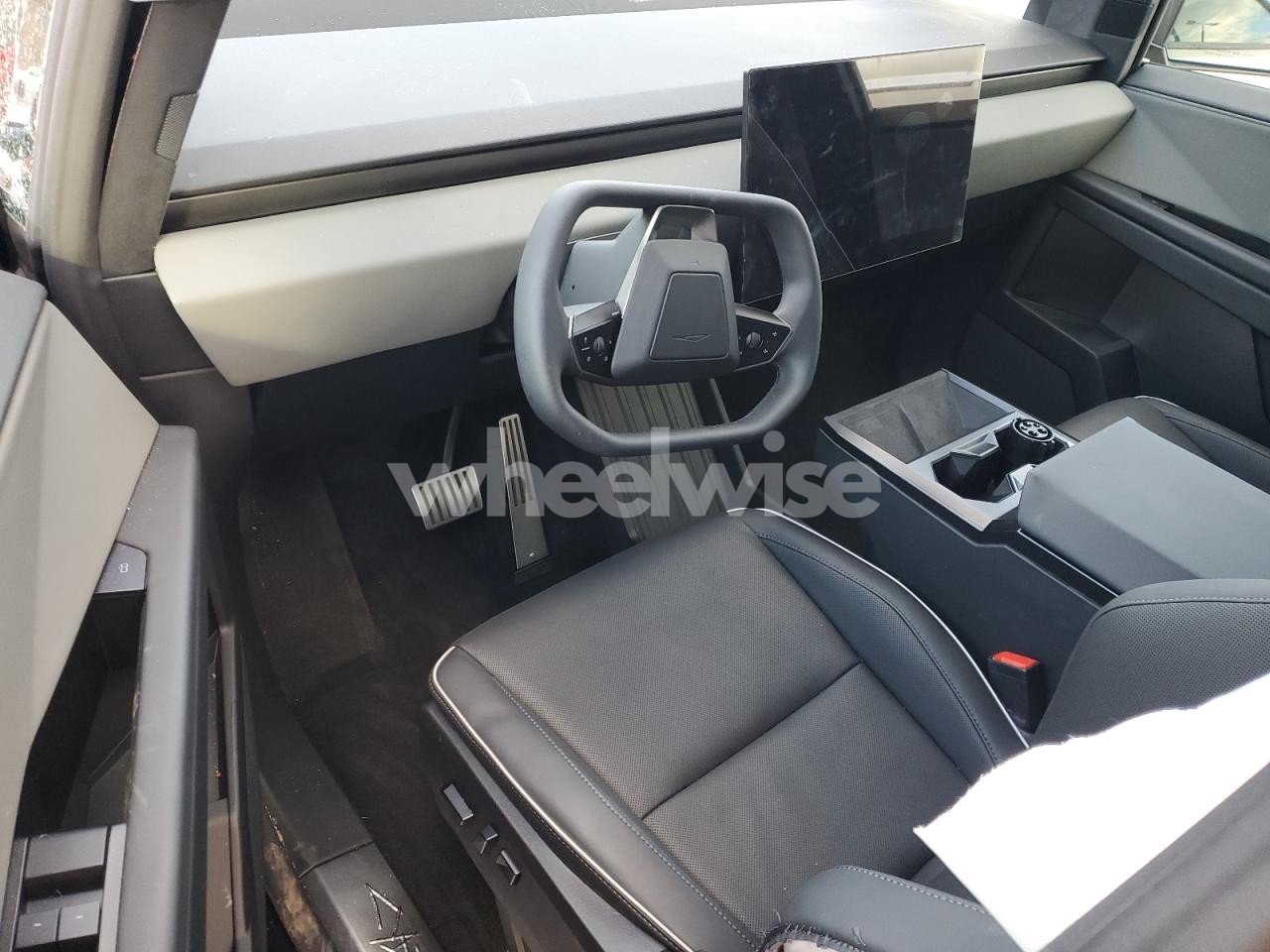 Photo 8 of 2025 TESLA CYBERTRUCK (VIN 7G2CEHED0SA079712)