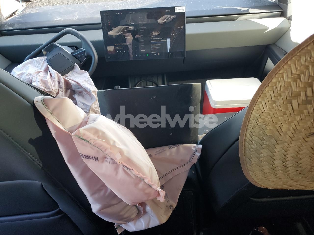 Photo 8 of 2025 TESLA CYBERTRUCK N/A (VIN 7G2CEHED5SA077941)