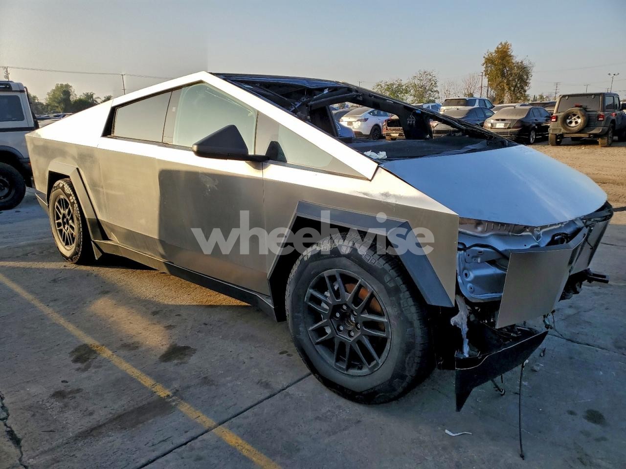 Photo 4 of 2025 TESLA CYBERTRUCK (VIN 7G2CEHED9SA058678)