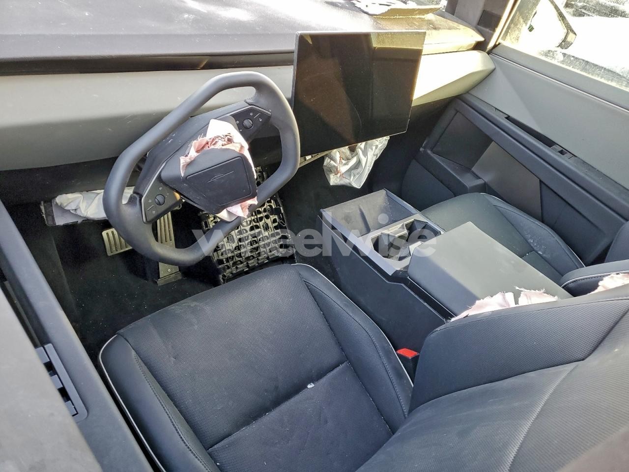 Photo 8 of 2025 TESLA CYBERTRUCK (VIN 7G2CEHED9SA058678)