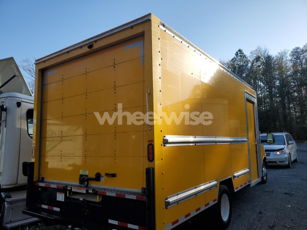 Photo 3 of 2023 GMC SAVANA CUTAWAY G3500 (VIN 7GZ37TC76PN004508)