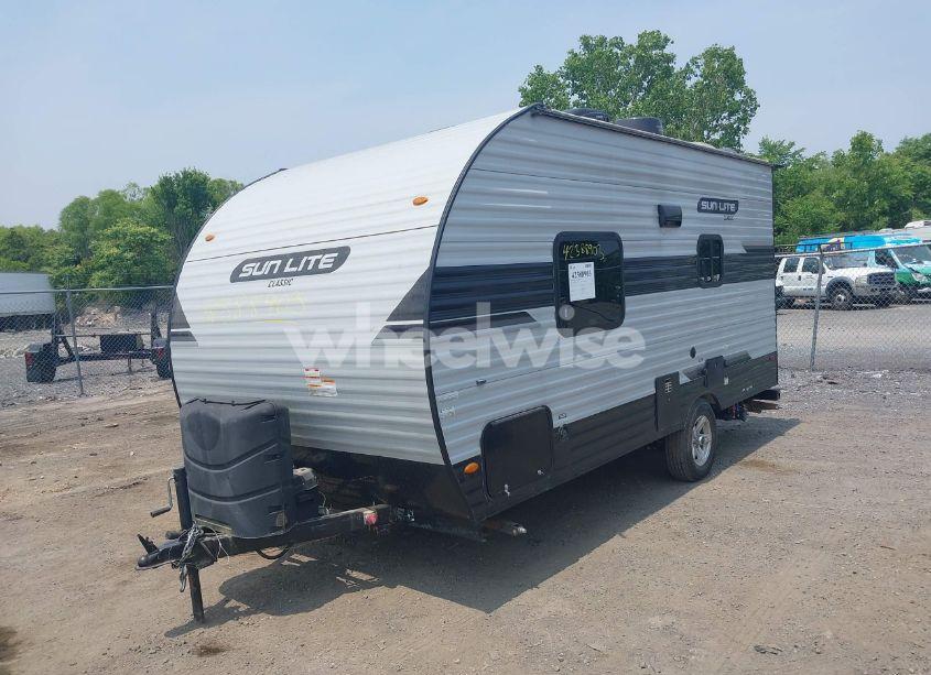 Photo 2 of 2021 Sunset Park RV SUN LITE SERIES M-18 (VIN 7J3U1EE12MS003601)