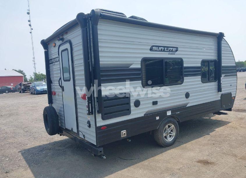 Photo 4 of 2021 Sunset Park RV SUN LITE SERIES M-18 (VIN 7J3U1EE12MS003601)