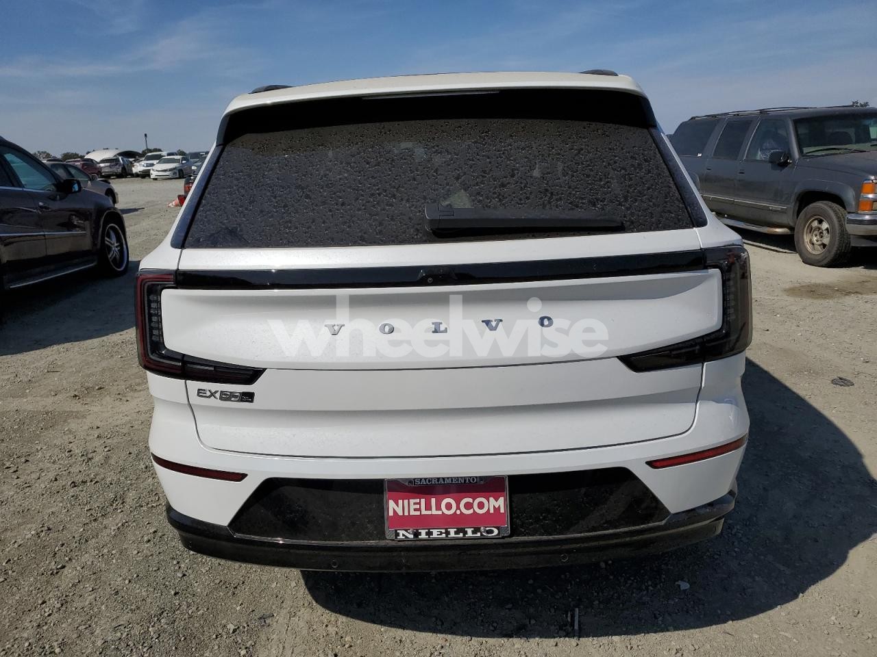 Photo 6 of 2025 VOLVO EX90 PLUS (VIN 7JDEV3VK1SG005115)