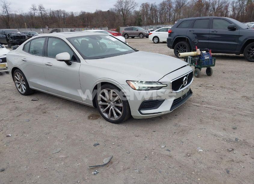 2019 Volvo S60 T5 MOMENTUM (VIN 7JR102FK1KG002019) main photo