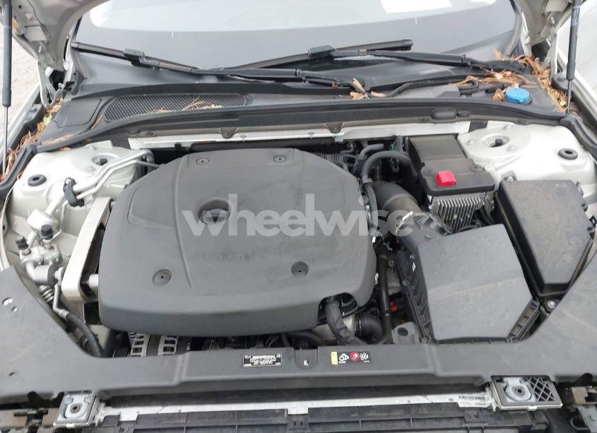 Photo 10 of 2019 Volvo S60 T5 MOMENTUM (VIN 7JR102FK1KG002019)