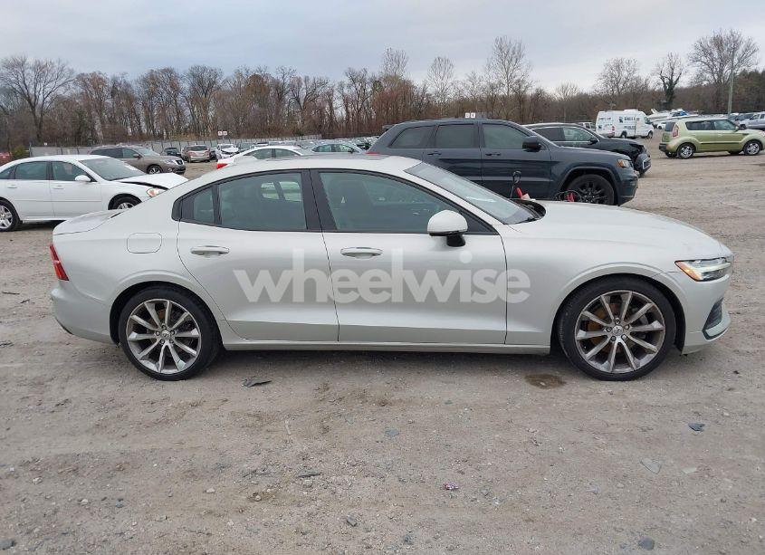 Photo 13 of 2019 Volvo S60 T5 MOMENTUM (VIN 7JR102FK1KG002019)