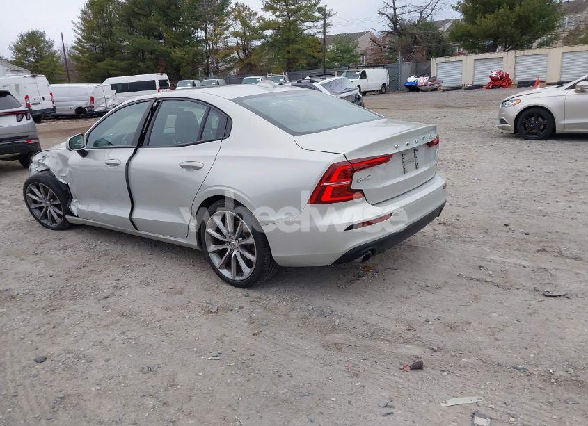 Photo 3 of 2019 Volvo S60 T5 MOMENTUM (VIN 7JR102FK1KG002019)