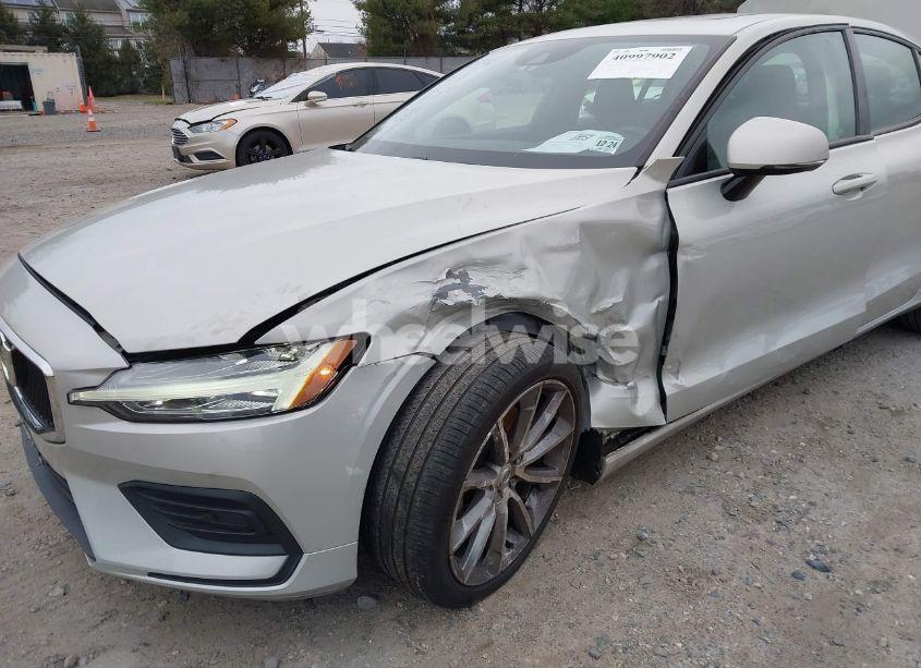 Photo 6 of 2019 Volvo S60 T5 MOMENTUM (VIN 7JR102FK1KG002019)
