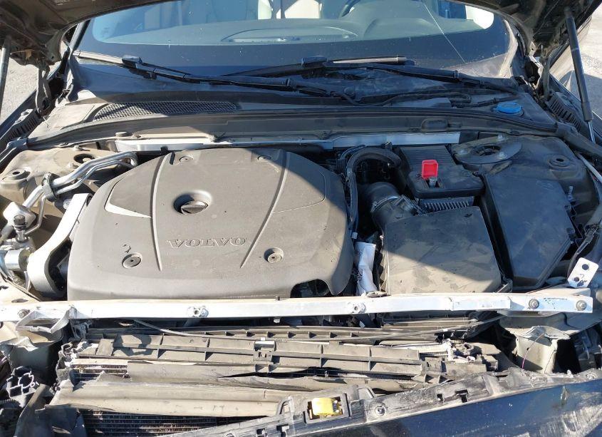Photo 10 of 2019 Volvo S60 T5 MOMENTUM (VIN 7JR102FKXKG003444)