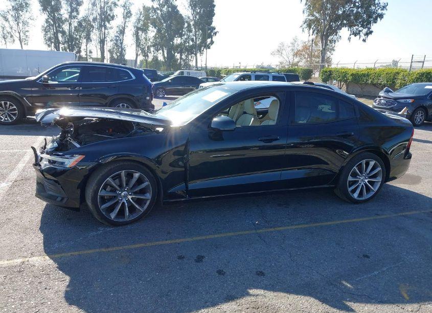 Photo 14 of 2019 Volvo S60 T5 MOMENTUM (VIN 7JR102FKXKG003444)