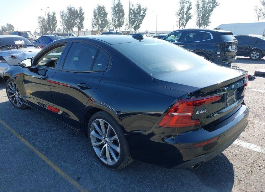 Photo 3 of 2019 Volvo S60 T5 MOMENTUM (VIN 7JR102FKXKG003444)