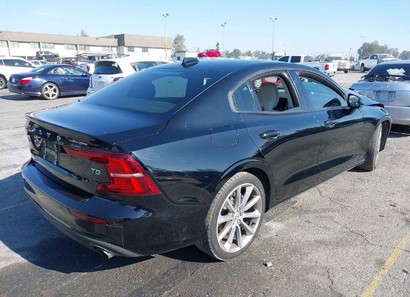 Photo 4 of 2019 Volvo S60 T5 MOMENTUM (VIN 7JR102FKXKG003444)