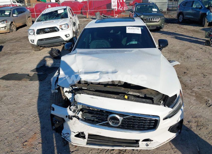 Photo 13 of 2019 Volvo S60 T5 R-DESIGN (VIN 7JR102FM3KG013010)