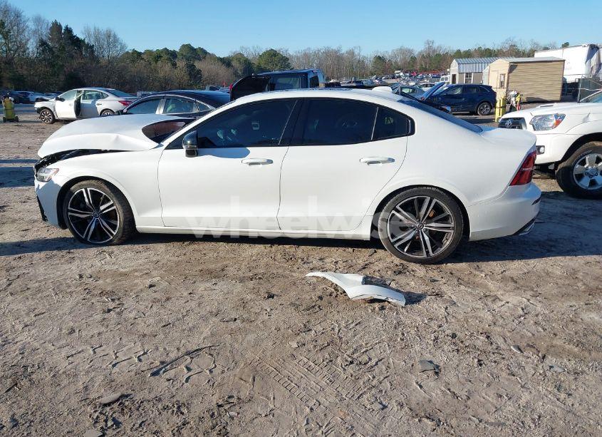 Photo 15 of 2019 Volvo S60 T5 R-DESIGN (VIN 7JR102FM3KG013010)