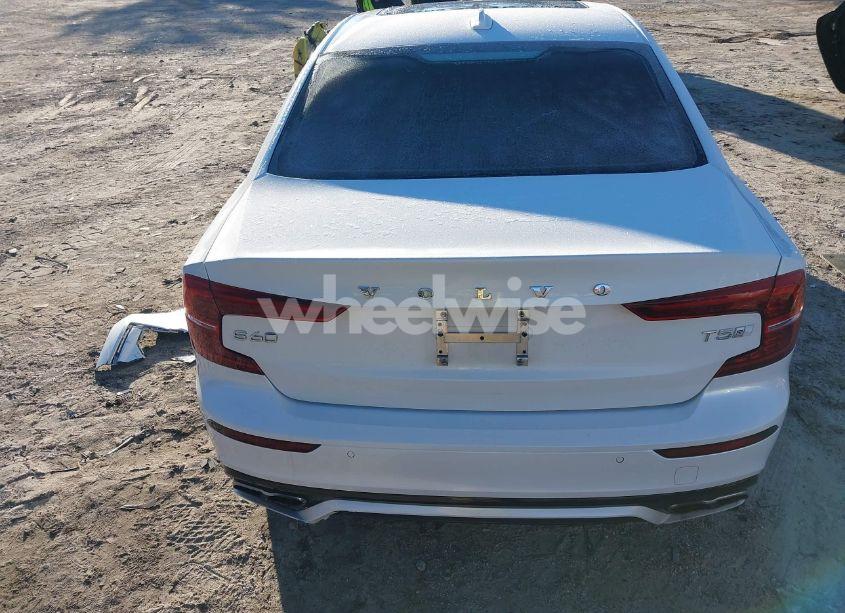 Photo 17 of 2019 Volvo S60 T5 R-DESIGN (VIN 7JR102FM3KG013010)
