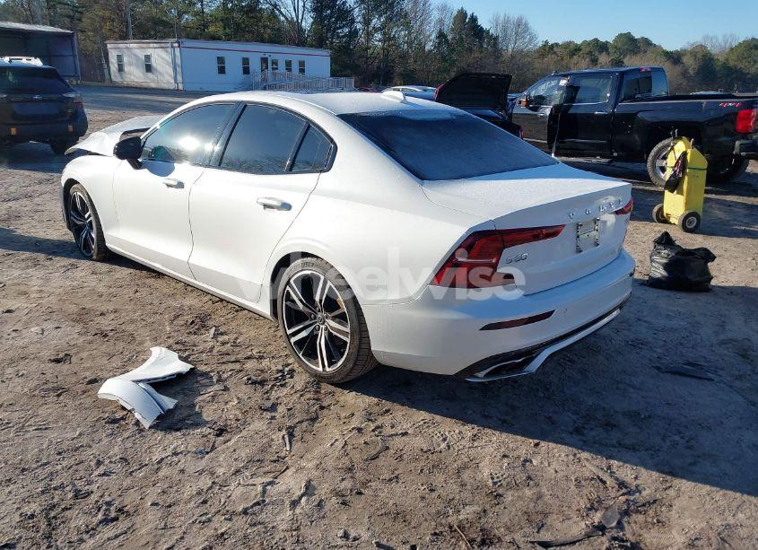 Photo 3 of 2019 Volvo S60 T5 R-DESIGN (VIN 7JR102FM3KG013010)