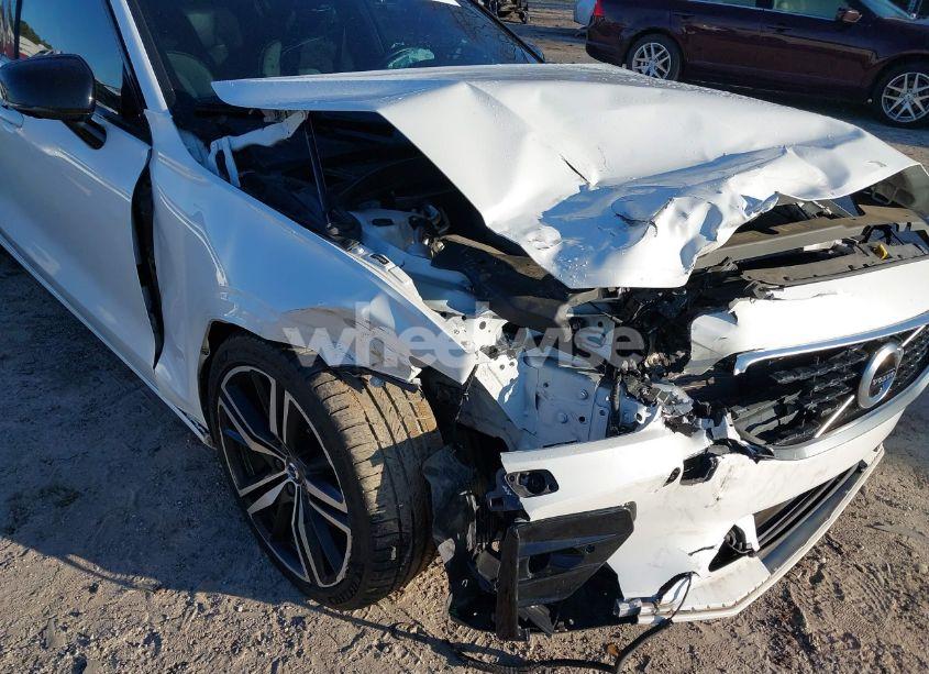 Photo 6 of 2019 Volvo S60 T5 R-DESIGN (VIN 7JR102FM3KG013010)