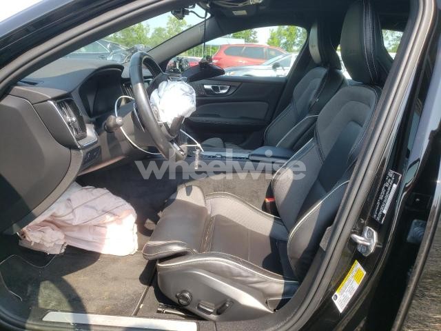 Photo 10 of 2019 VOLVO S60 T5 R-DESIGN N/A (VIN 7JR102FM8KG007283)