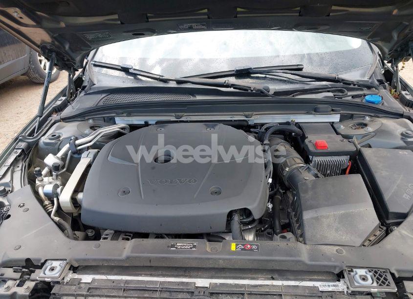 Photo 10 of 2019 Volvo S60 T6 MOMENTUM (VIN 7JRA22TK1KG018249)