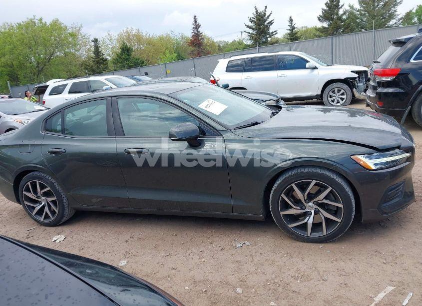 Photo 13 of 2019 Volvo S60 T6 MOMENTUM (VIN 7JRA22TK1KG018249)
