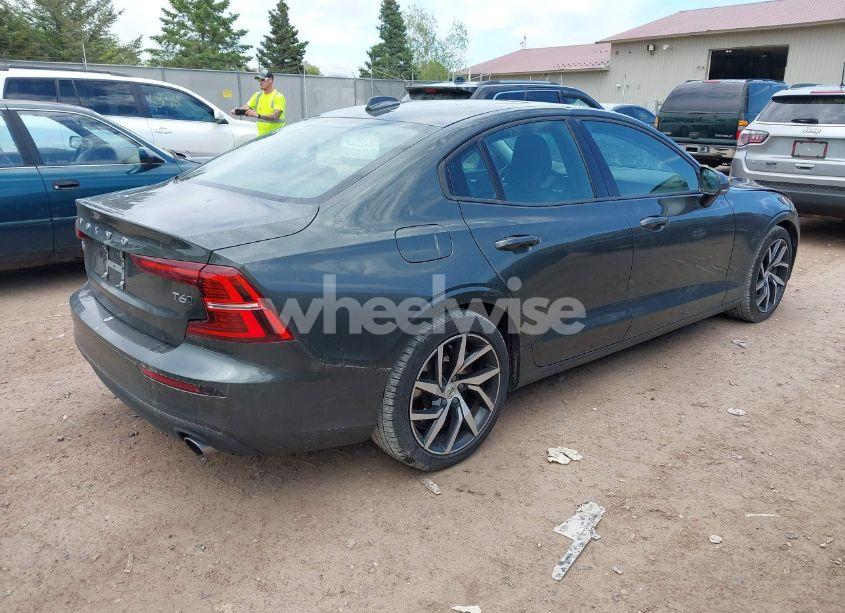 Photo 4 of 2019 Volvo S60 T6 MOMENTUM (VIN 7JRA22TK1KG018249)