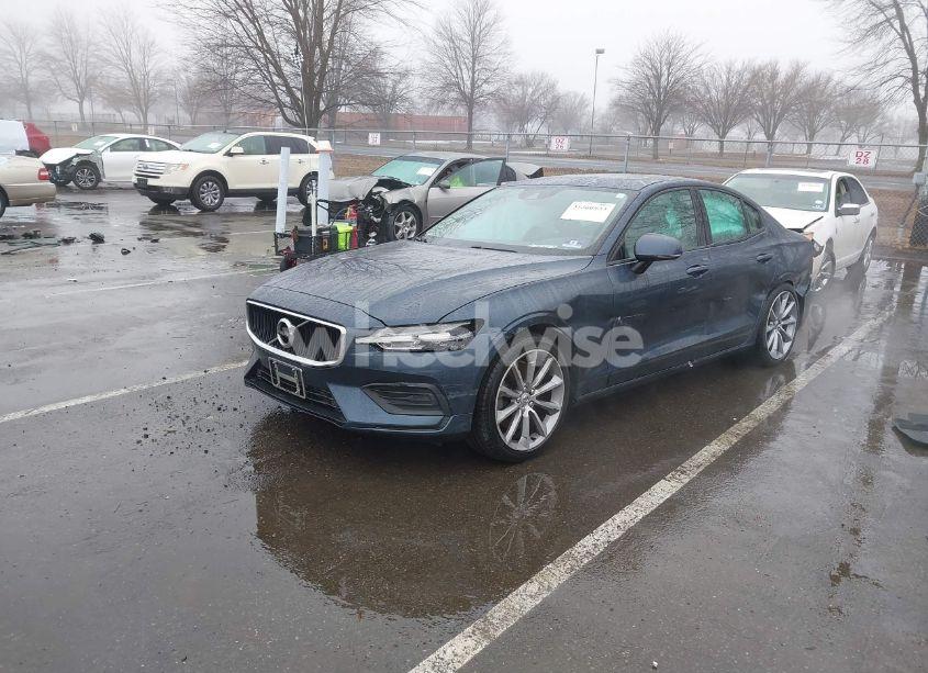 Photo 2 of 2019 Volvo S60 T6 MOMENTUM (VIN 7JRA22TK2KG013593)