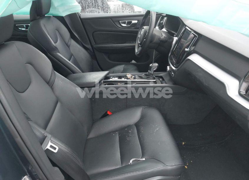 Photo 5 of 2019 Volvo S60 T6 MOMENTUM (VIN 7JRA22TK2KG013593)