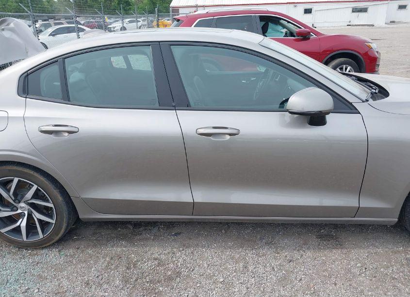 Photo 13 of 2019 Volvo S60 T6 MOMENTUM (VIN 7JRA22TK6KG014472)