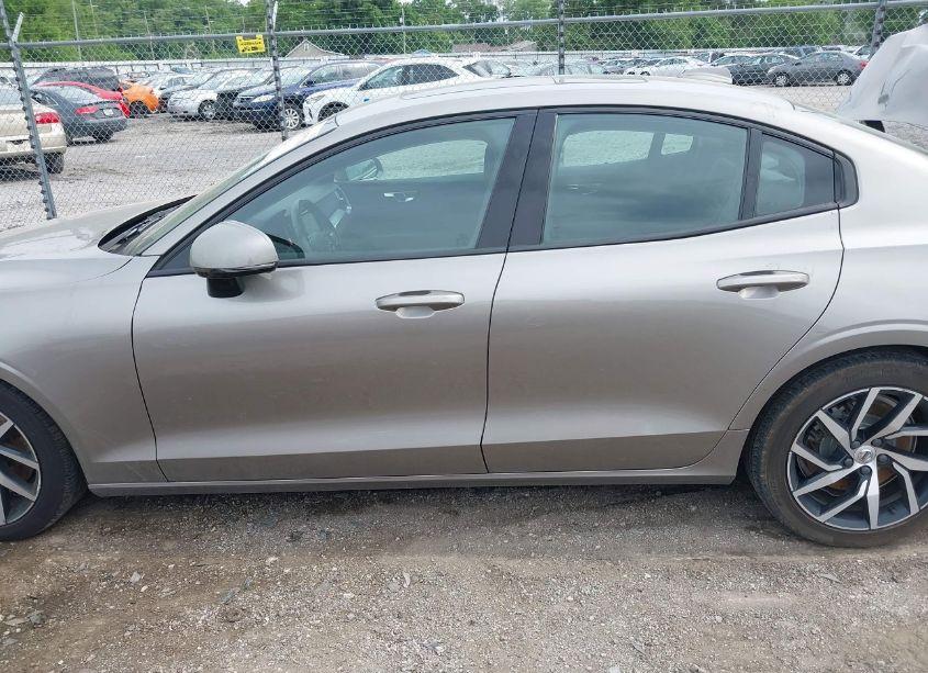 Photo 14 of 2019 Volvo S60 T6 MOMENTUM (VIN 7JRA22TK6KG014472)