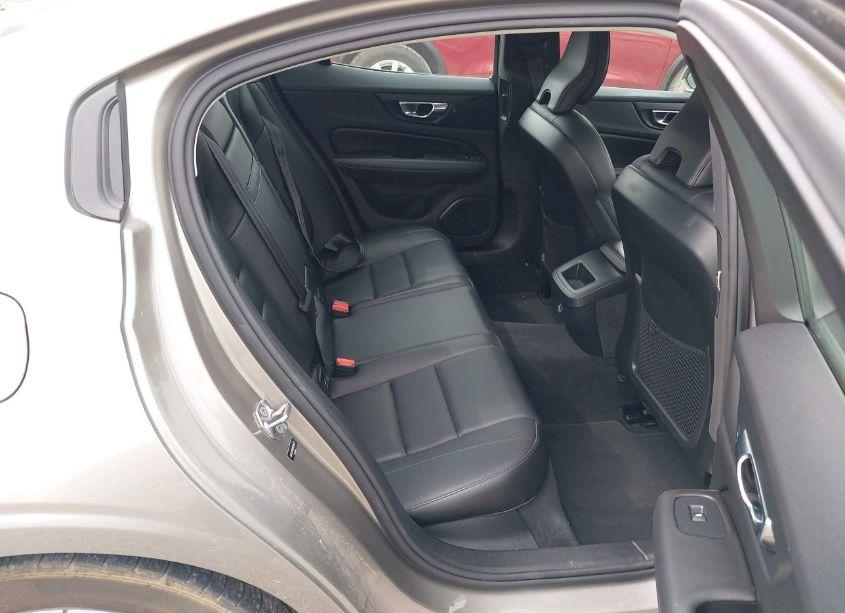 Photo 8 of 2019 Volvo S60 T6 MOMENTUM (VIN 7JRA22TK6KG014472)
