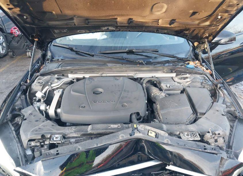 Photo 10 of 2019 Volvo S60 T6 R-DESIGN (VIN 7JRA22TM3KG016892)