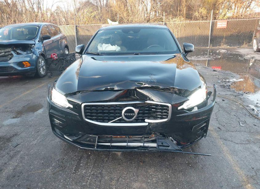 Photo 12 of 2019 Volvo S60 T6 R-DESIGN (VIN 7JRA22TM3KG016892)
