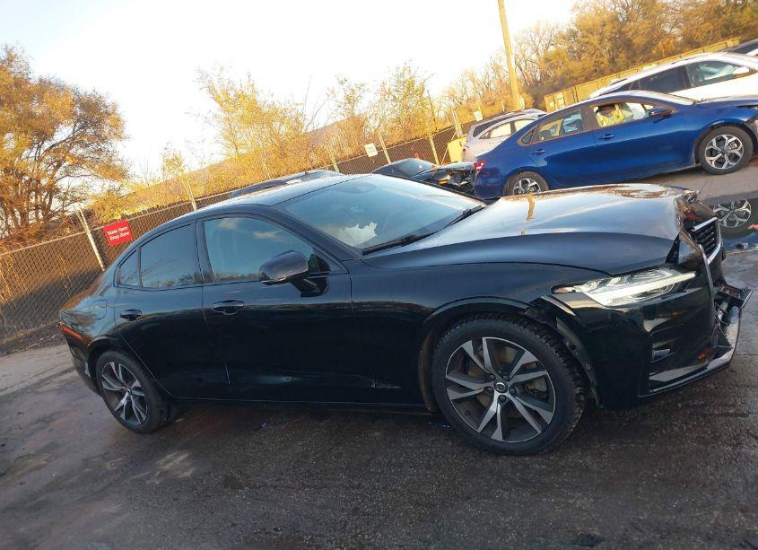 Photo 13 of 2019 Volvo S60 T6 R-DESIGN (VIN 7JRA22TM3KG016892)