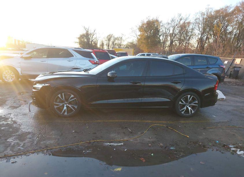 Photo 14 of 2019 Volvo S60 T6 R-DESIGN (VIN 7JRA22TM3KG016892)