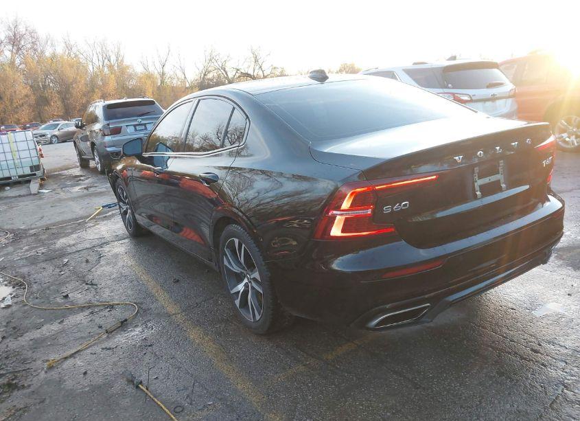 Photo 3 of 2019 Volvo S60 T6 R-DESIGN (VIN 7JRA22TM3KG016892)