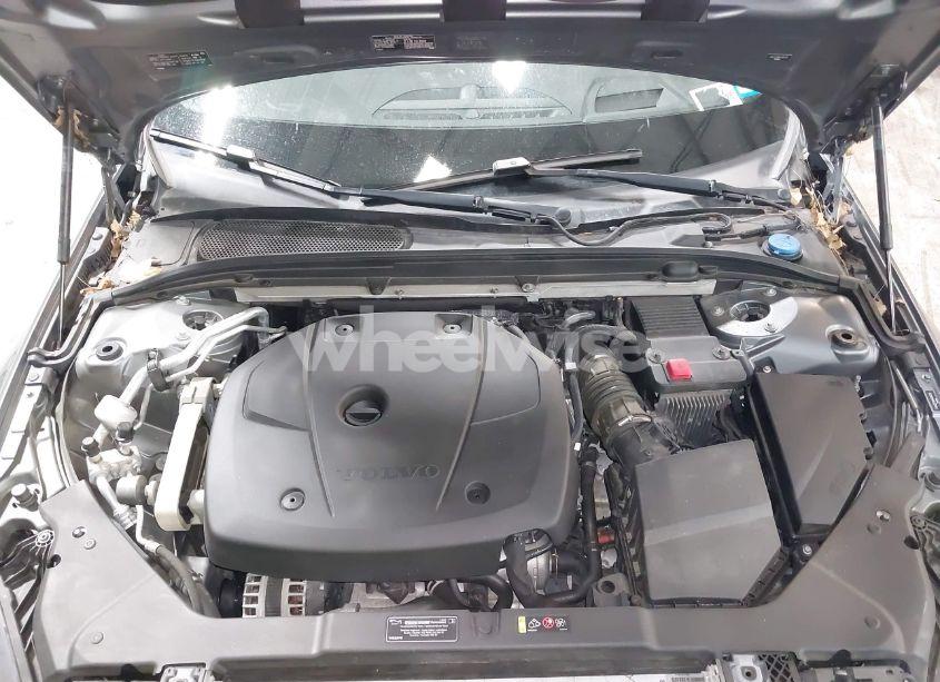 Photo 10 of 2019 Volvo S60 T6 R-DESIGN (VIN 7JRA22TM5KG004212)