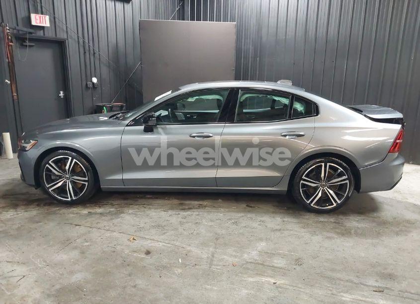 Photo 14 of 2019 Volvo S60 T6 R-DESIGN (VIN 7JRA22TM5KG004212)