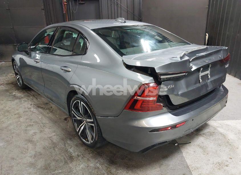 Photo 3 of 2019 Volvo S60 T6 R-DESIGN (VIN 7JRA22TM5KG004212)