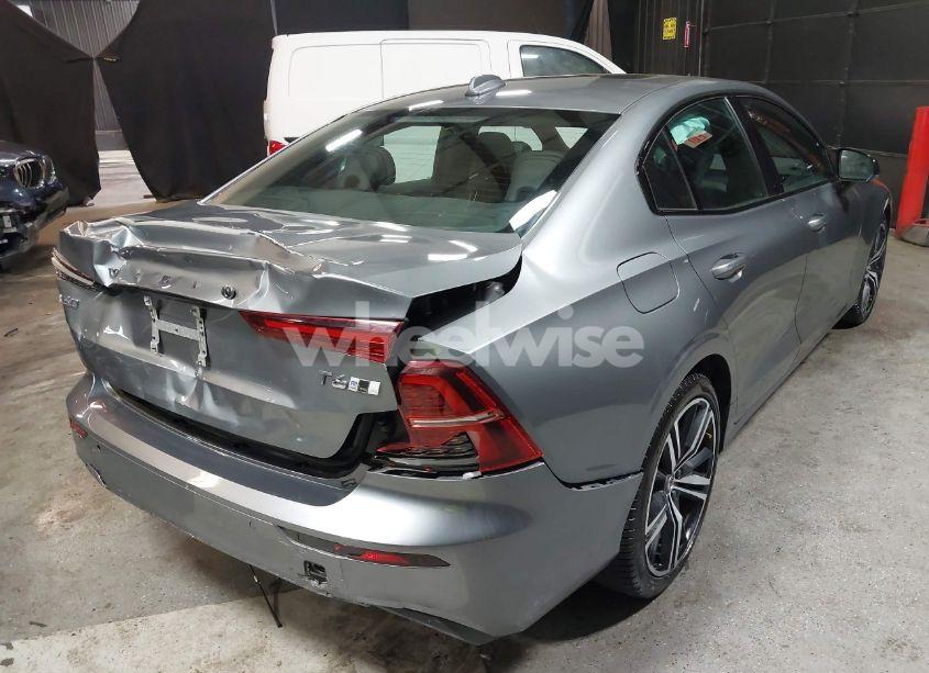 Photo 4 of 2019 Volvo S60 T6 R-DESIGN (VIN 7JRA22TM5KG004212)