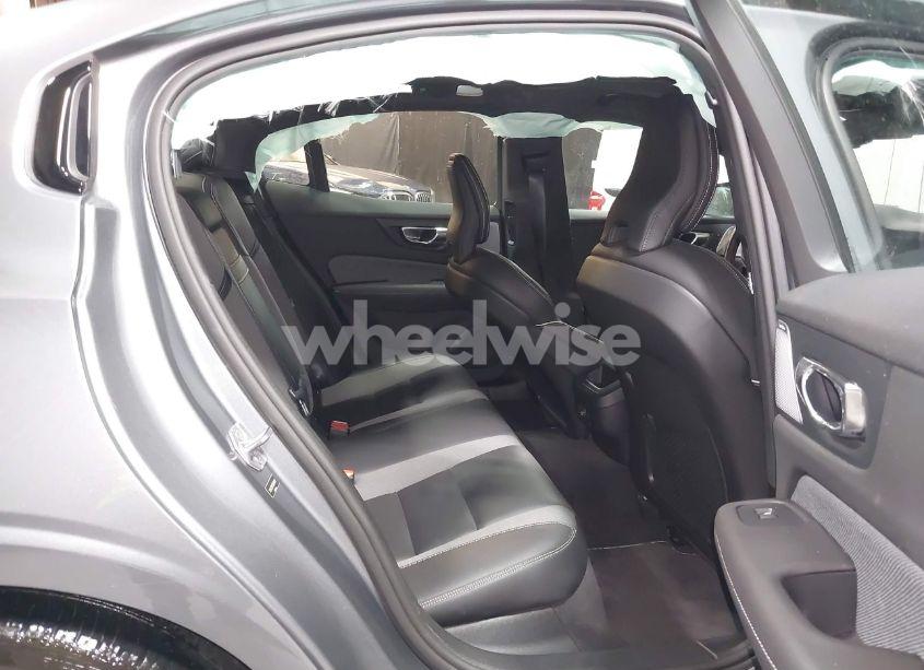 Photo 8 of 2019 Volvo S60 T6 R-DESIGN (VIN 7JRA22TM5KG004212)