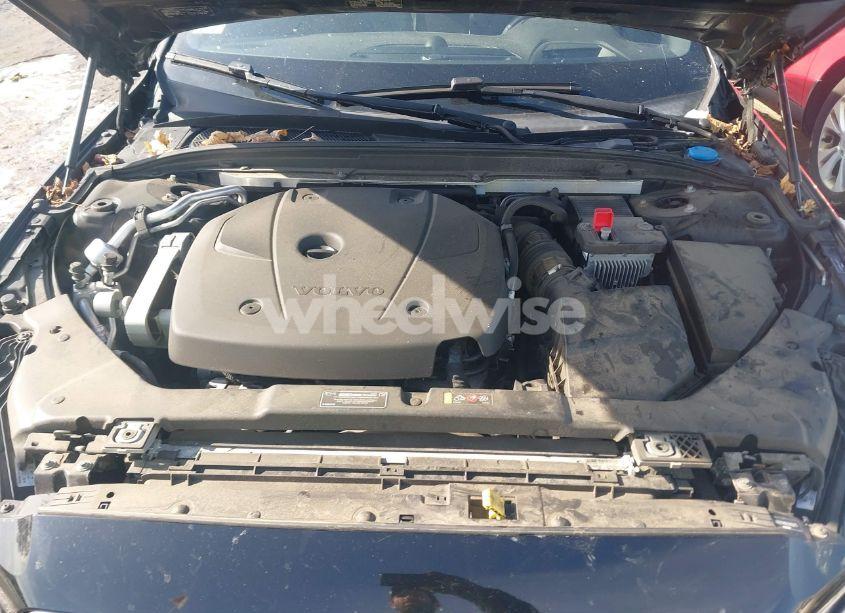 Photo 10 of 2019 Volvo S60 T6 R-DESIGN (VIN 7JRA22TM6KG005675)