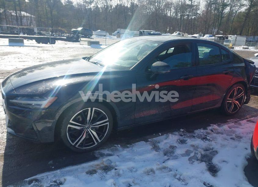 Photo 14 of 2019 Volvo S60 T6 R-DESIGN (VIN 7JRA22TM6KG005675)